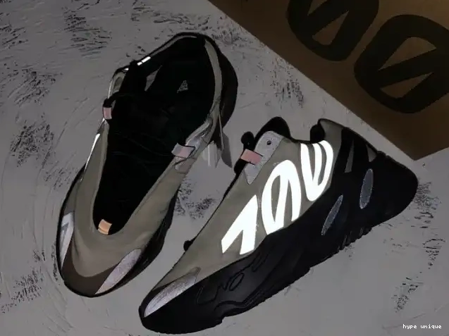 hype Yeezy Boost Bone 700 MNVN Adidas FY3729 0512